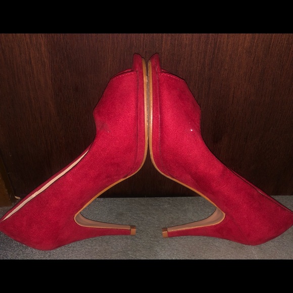 Red pumps - Picture 3 of 5